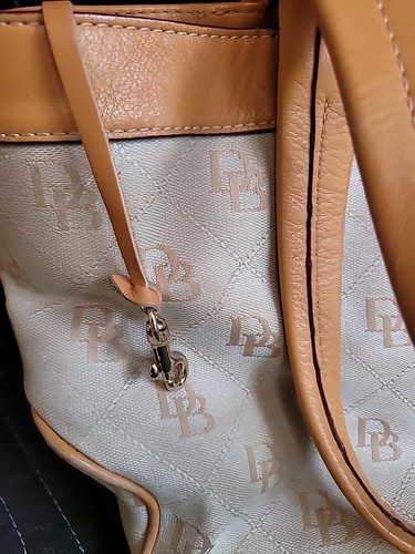 Dooney & Bourke Signature Brown Tote Pink Lining ,Overall Good Condition * Wear - Picture 16 of 24