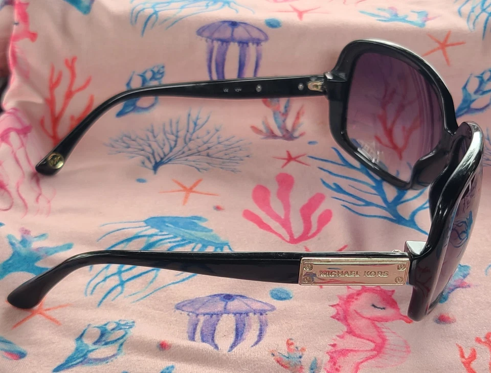 Gafas de sol Michael Kors negras para mujer Foto 3 de 4