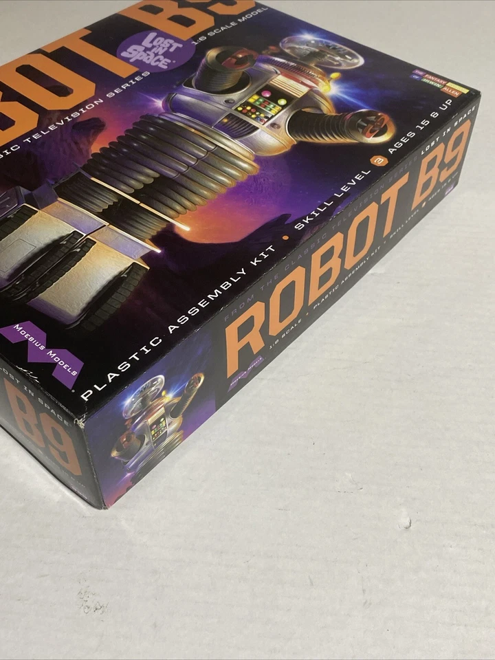 Moebius Lost In Space Robot B9 1:6 SCALE  Model kit 939 Open Box Sealed Bags CIB - Image 2 of 4