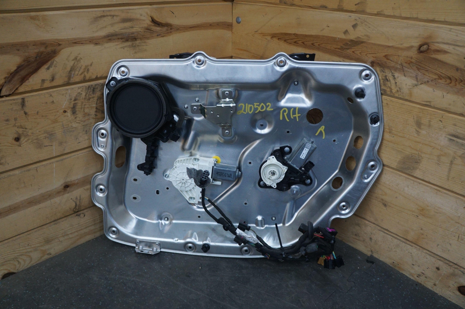 Rear Right Door Filler Plate & Regulator 4W0839462A Bentley Flying Spur 2013-18