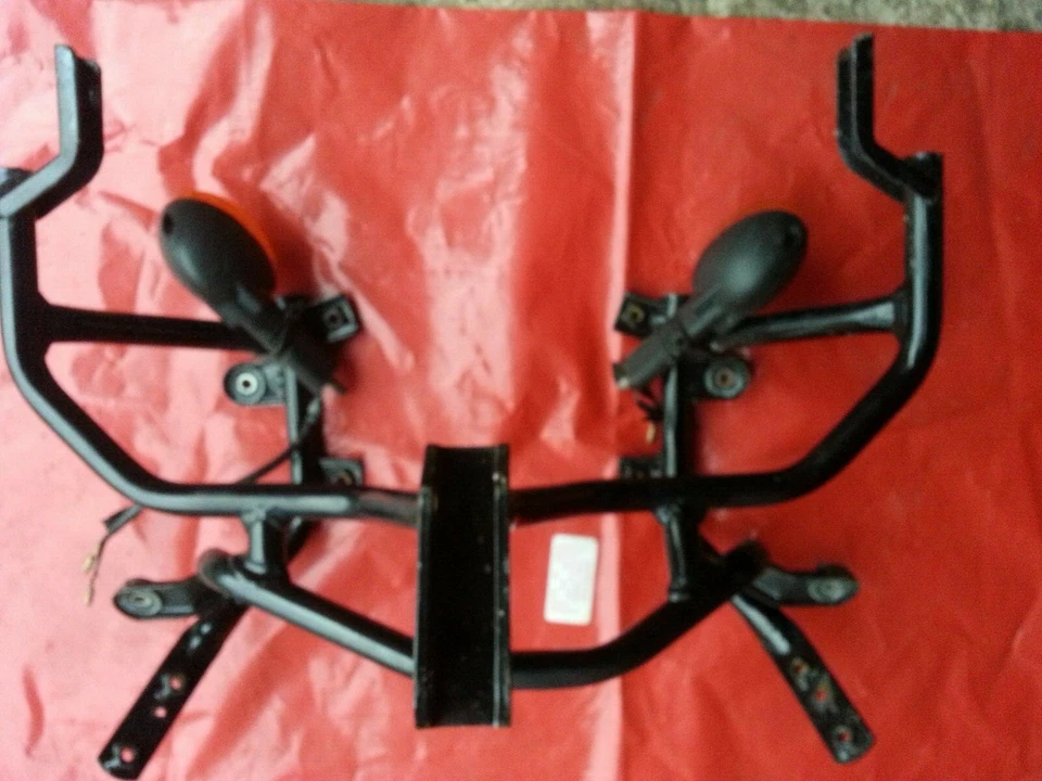 HYOSUNG GT650R 2007 CABEZA DELANTERA NARIZ SUBMARCO Foto 4 de 4