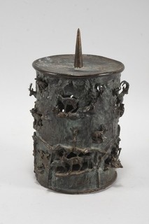 J79F52 Antique Bronze Candle Holder with Hunting Scenes Relief Decor