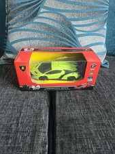 Lamborghini Veneno 1:24 Scale Remote Control Car 2.4GHz RC, Lambo Green