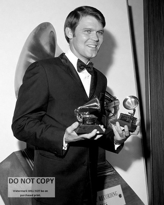 #ad GLEN CAMPBELL AT THE 1968 GRAMMY AWARDS 8X10 PUBLICITY PHOTO SP 041 $10.98