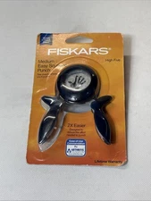 Fiskars Medium Easy Squeeze Punch High Five