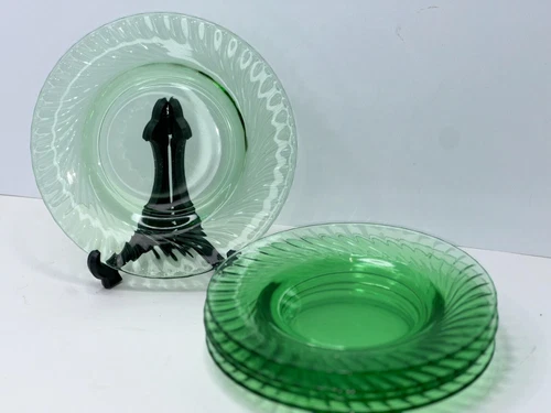 4 CLASSIC VINTAGE DEPRESSION GREEN GLASS SWIRL SALAD CAKE APPETIZER SIDE PLATES