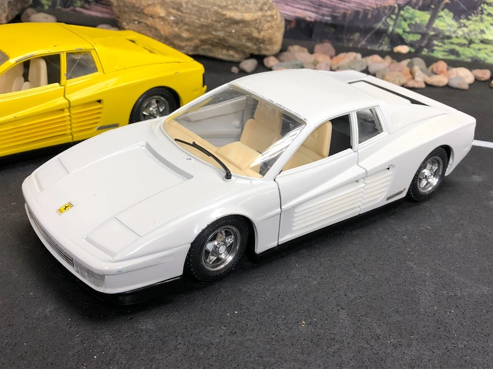 2 ~ Imperfect 1:24 Diecast Bburago FERRARI TESTAROSSA 1984 WHT/YLLW No Box AS-IS - Image 2 of 4