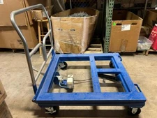 GLOBAL INDUSTRIAL ETT-254 Mobile Manual Container Pallet Tilter & Transporter