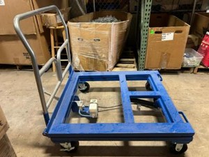 GLOBAL INDUSTRIAL ETT-254 Mobile Manual Container Pallet Tilter & Transporter