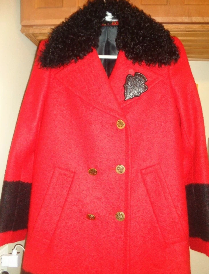 GUCCI AUTHENTIC RED ALPACA FUR TRIM ICONIC RARE LOGO PATCH COAT SZ 42 - Image 3 of 4
