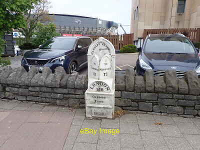 Foto 12x8 Meilenstein in der Nähe des Millennium Stadium, Cardiff Cardiff\/Caerdyd um 2021