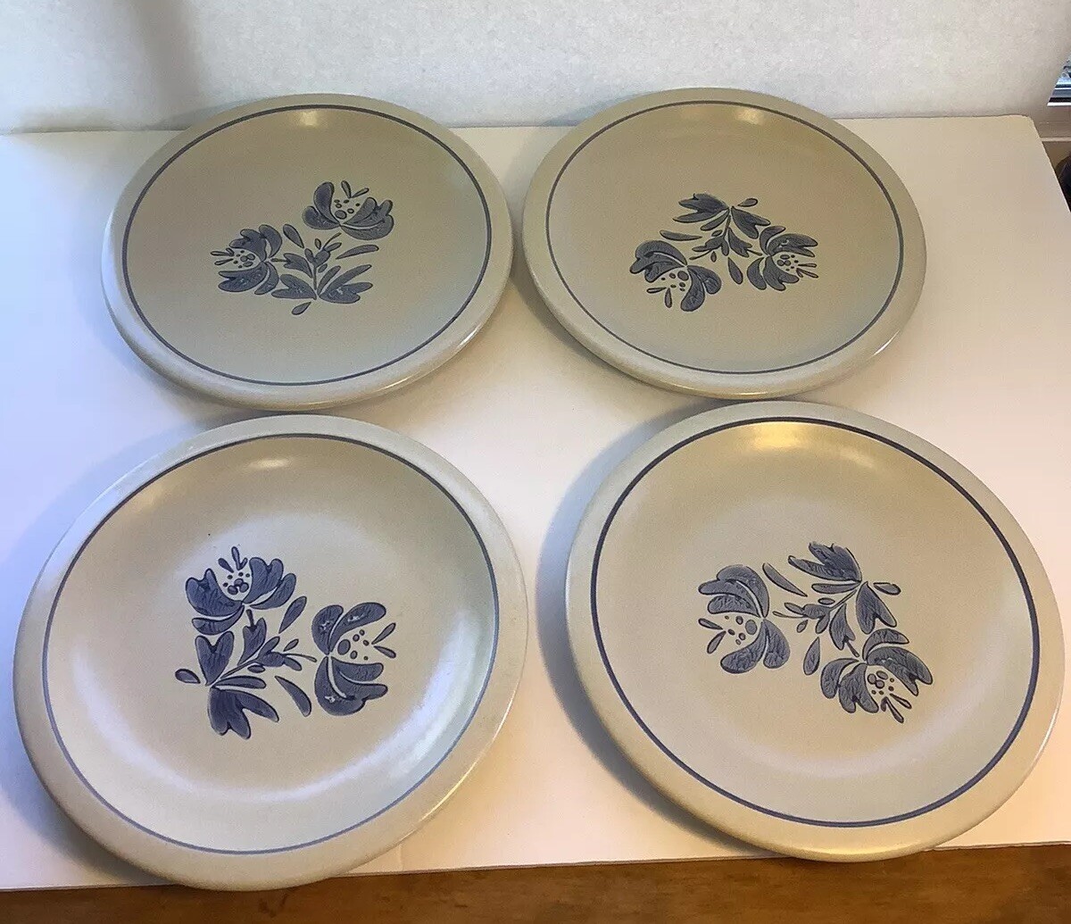 Pfaltzgraff Yorktowne Dinner Plates Set of 4 Vintage Stoneware 10.25