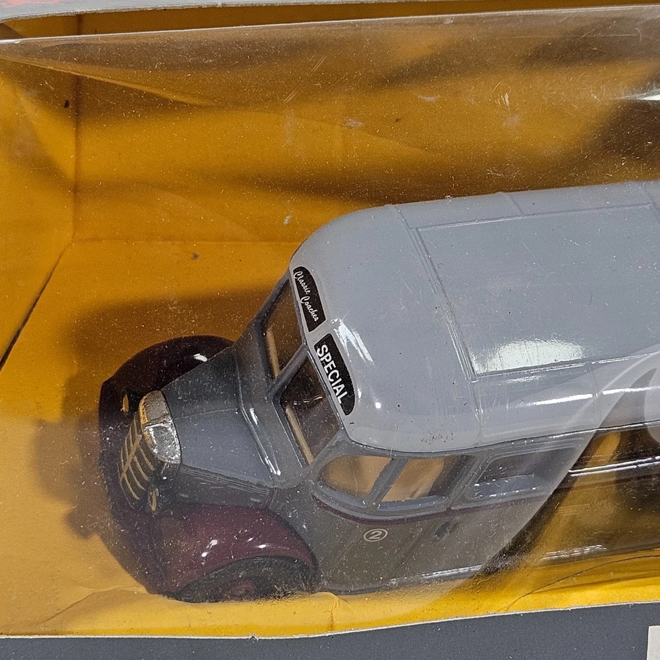 Corgi Classics Model C949/12 Bedford Type OB Coach 1986 Grey Bus Box Vintage UK. — 第 2/4 张图片