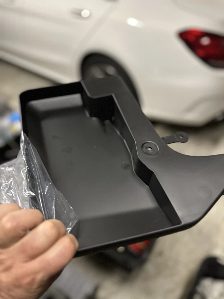 Protetores contra respingos dianteiros Chevrolet Silverado 1500 84109903 preto fabricante de equipamento original GM 2019-2023 - Imagem 3 de 4