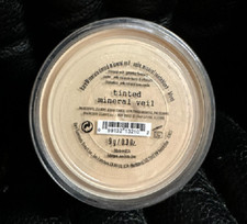 bareMinerals Tinted Mineral Veil Finishing Fa...