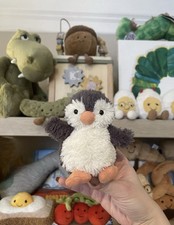 新作  Peanut Penguin Pouch 新品タグ付き Jellycat Peanut Penguin Pouch Say hello to the softest sidekick