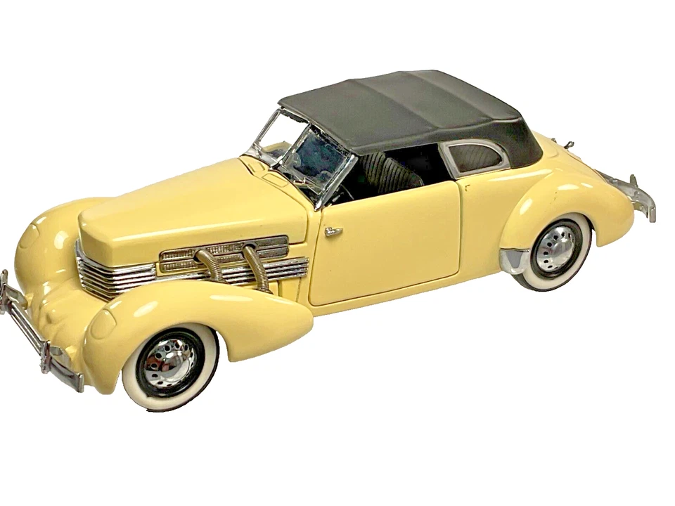 1989 Franklin Mint, 1937 Cord 812 Phaeton Coupe, Die-Cast Car, 1:24 - Image 4 of 4