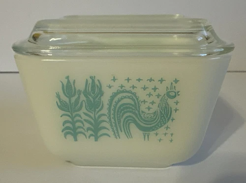 Vintage 501-B - 1 1/2 cup AMISH BUTTERPRINT Pyrex Refrigerator Dish with Lid