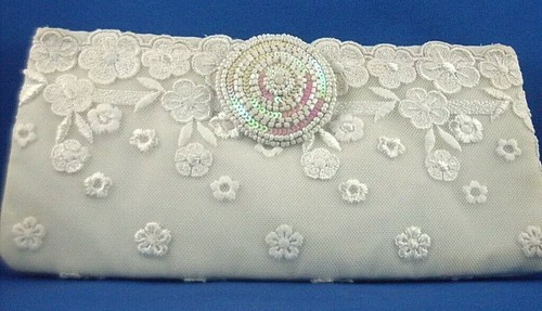 💐Handcrafted CREAM EMBROIDERED FLOWERS Bridal Purse MESH LACE Cosmetic Zip Case - Picture 3 of 13