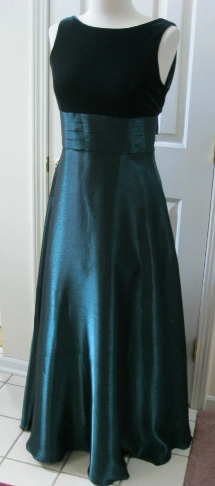 Maxi Vestido Formal Rhapsody Verde/Esmeralda Terciopelo y Poliéster con Lazo Talla 8, Nuevo Foto 4 de 4