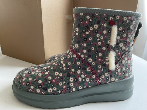 I Love UGG W I Heart Kisses Short Boots 