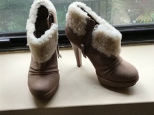 UGGS BOOTIES SHEEP FUR LINED IN OUT SUEDE SZ 6.5