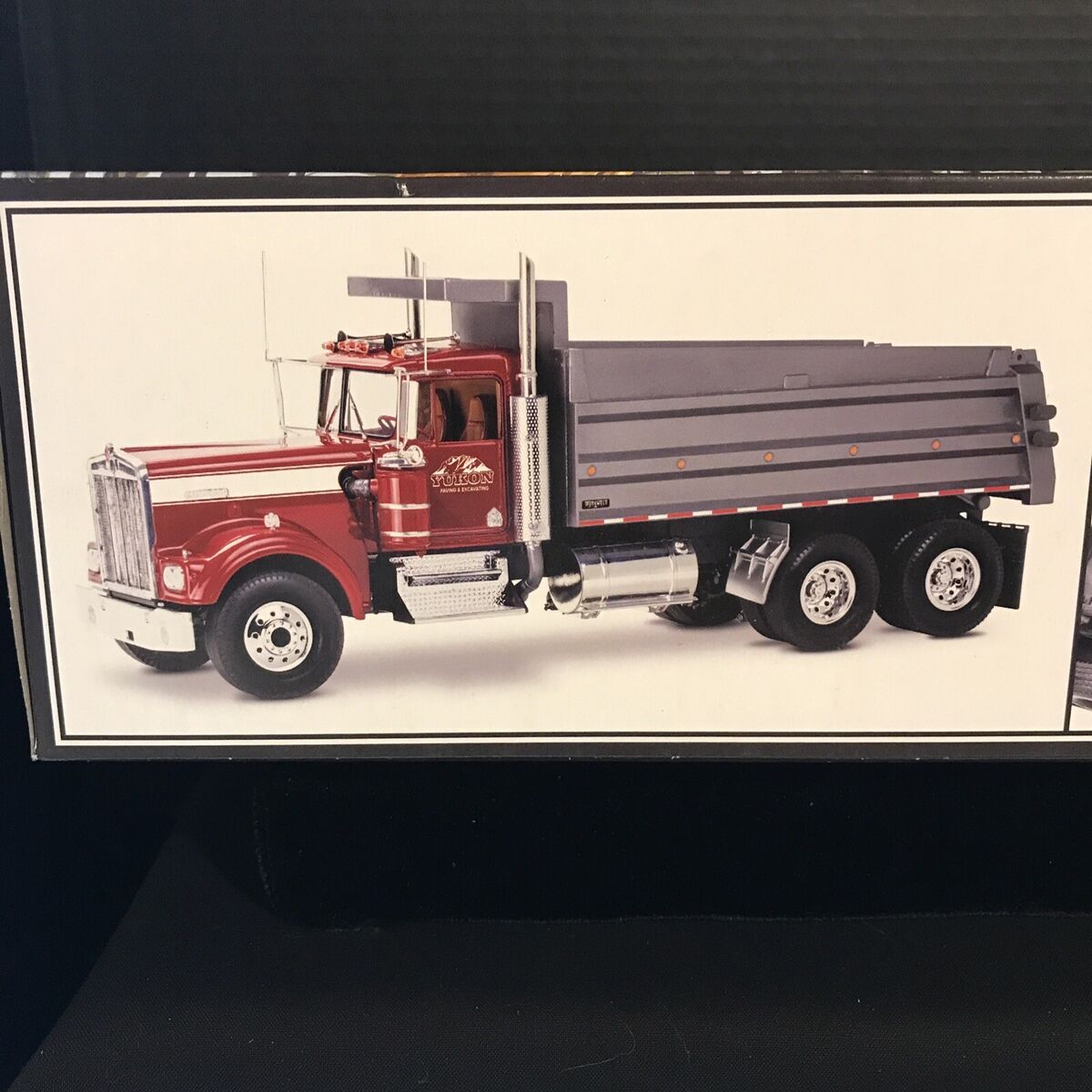REVELL 12628 KENWORTH W-900 DUMP TRUCK MODEL KIT-NIB-1:25 REVELL 12628 KENWORTH W-900 DUMP TRUCK MODEL KIT-NIB-1:25