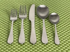 Unknown Mfg Stainless 28 PC Set Satin Pointed Tips Up Vietnam Meridian Satin ?