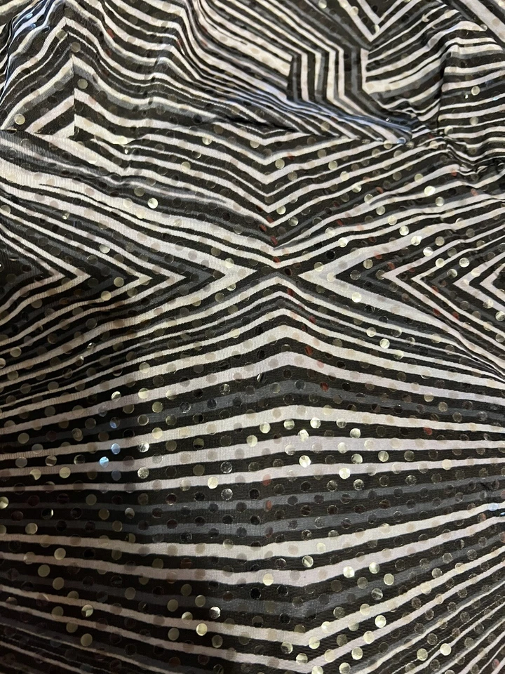 Blusa corta de verano Milano talla xs para mujer color negro lentejuelas. Foto 3 de 4