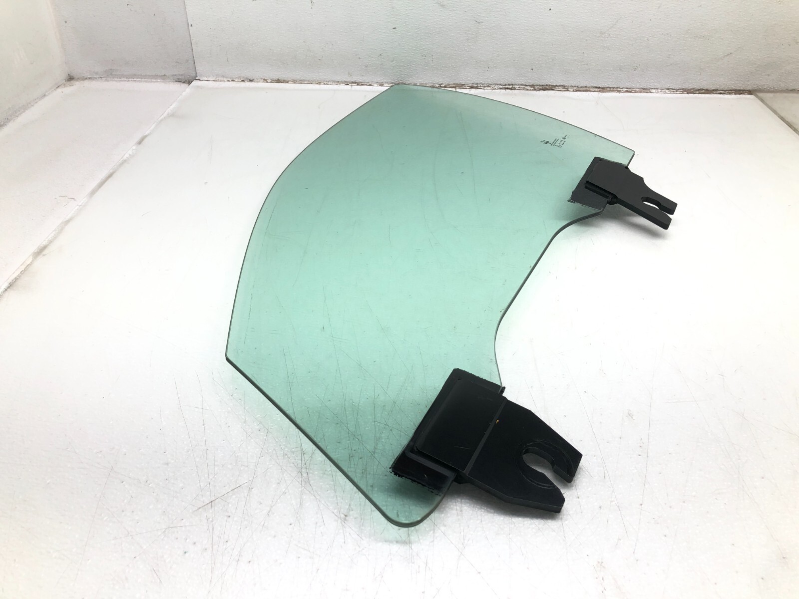 2017-2024 MASERATI LEVANTE LEFT DRIVER FRONT DOOR WINDOW GLASS OEM.