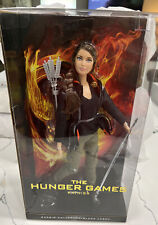 Katniss Barbie! Love <3  Jogos vorazes, Barbie, Collor