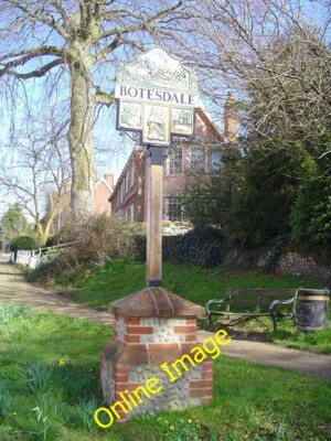 Foto 6x4 Botesdale Dorfschild Die Kutsche und Pferde oben c2014