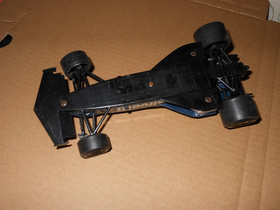 Burago scala 1/24 6104 - F1 Brabham BT 52 Turbo #7 Olivetti - Blu/Bianco - Immagine 4 di 4