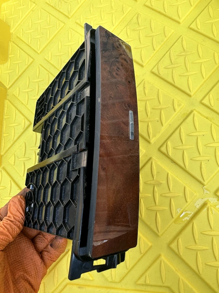 06-12 原始设备制造商梅赛德斯 W164 ML500 GL450 中控台托盘存储隔层木材 — 第 3/4 张图片