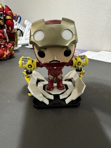Iron Man with Gantry (Glow) Marvel Funko Pop #905 PX Exclusive (Loose-No Box)