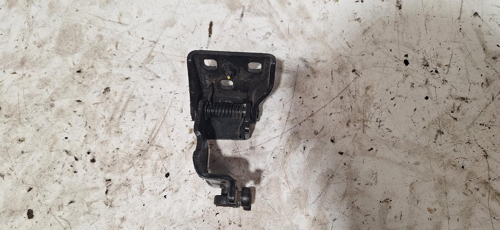 Hyundai ILoad Left Rear Middle Door Roller TQ 11/2007-03/2021 - thumbnail 2