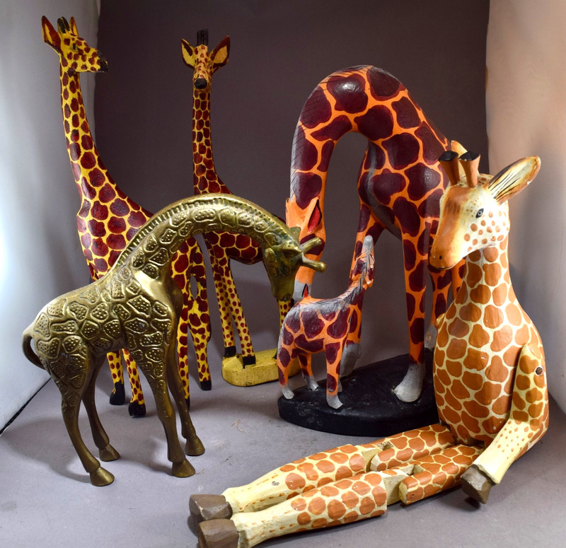LOT OF 5 PAINTED CARVED WOOD & BRASS & JOINTED DECORATIVE GIRAFFE SCULPTURES NR