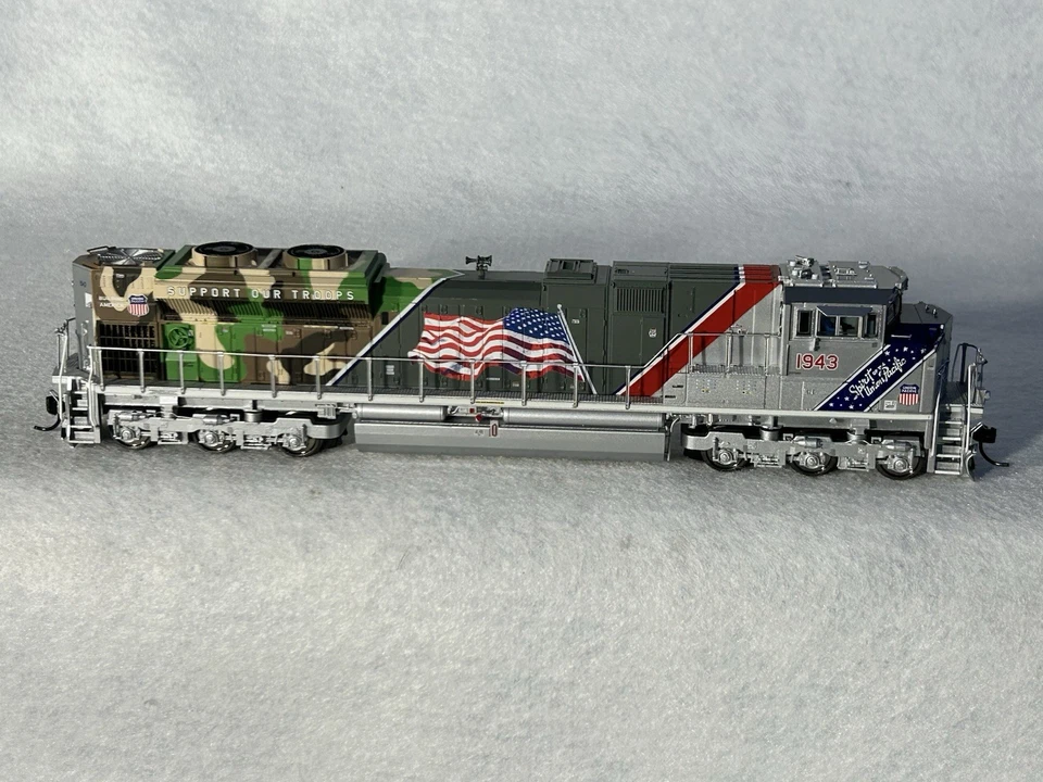 Super BLI UP RR SD-70ACE DCC/Snd/Smk Paragon 4 “Support Our Troops” HO Loco - Image 2 of 4
