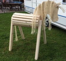 Voltigierpferd, Holzpferd, Holzpony, Spielpferd, bewegl. Ohren, Lange Mähne, Neu