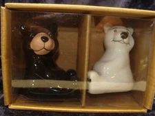 ARTIC CIRCLE ENTERPRISES ~ ALASKAN SALT & PEPPER SHAKERS~ NIB~ Box Is 5.25”x3.5”