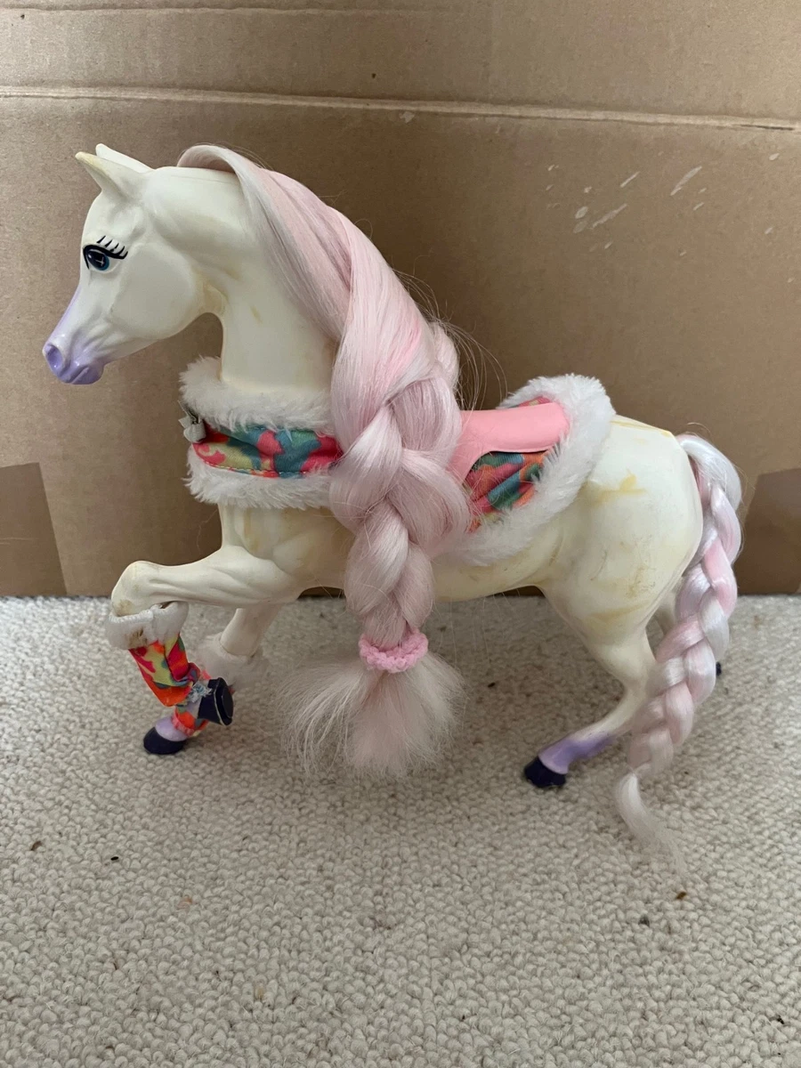 Queue-de-cheval Barbie : la coiffure des années 2000 est de retour (wow