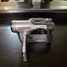 Hitachi DVD Camcorder MODEL DZ-MV730MA w/ Charger, Case. DVD-R Disc Case