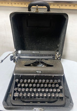 VINTAGE - Royal Quiet Deluxe Typewriter With Case NO Key (FC92A-TOP-Q1943 thumbnail