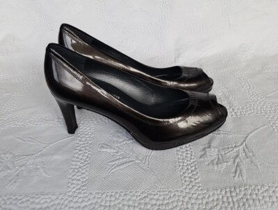 Stuart Weitzman Russell & Bromley dunkelgrüne Lack Peeptoe Heels. UK 5,5 / US 8.
