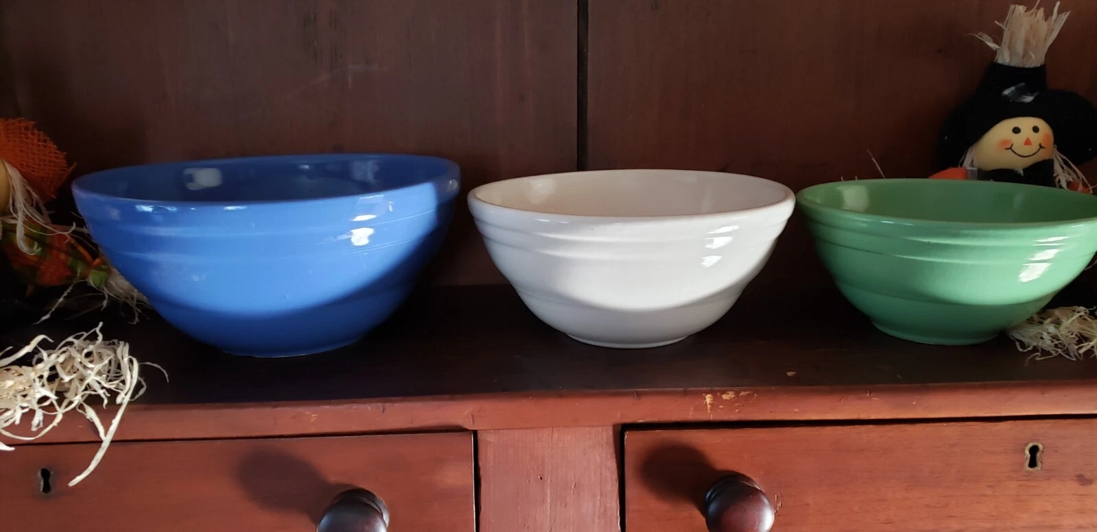 VINTAGE RIBBED POTTERY NESTING 3 BOWL SET CORNFLOWER BLUE WHITE SAGE GREEN GRT
