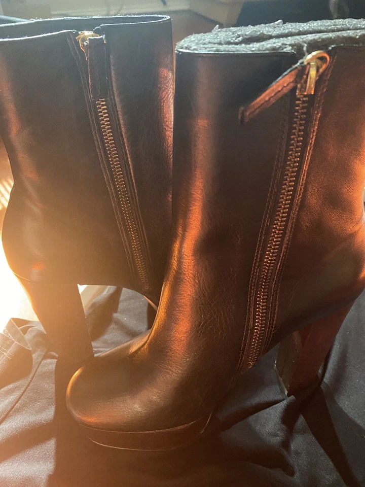 Botas marca ShoeMint talla 6. Foto 2 de 4