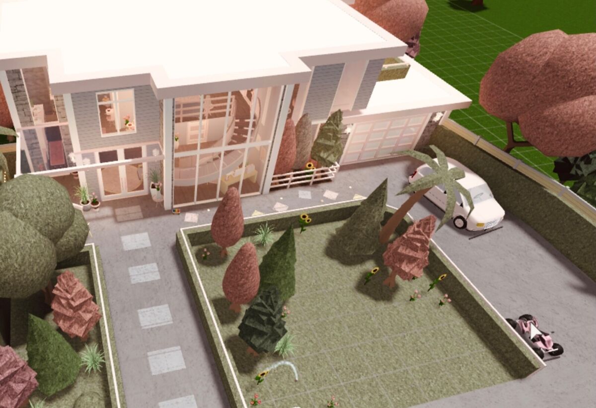 Bloxburg House Builds in Roblox 