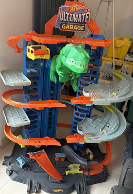 Hot Wheels Ultimate Garage mehrstöckig mit Dinosaurier, orange/blau, 1:64