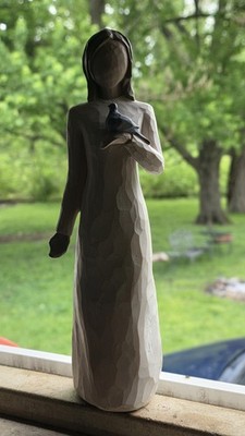 Willow Tree ''Peace'' Brown-Haired Girl Holding Grey Dove Bird 2003 Susan Lordi 9 