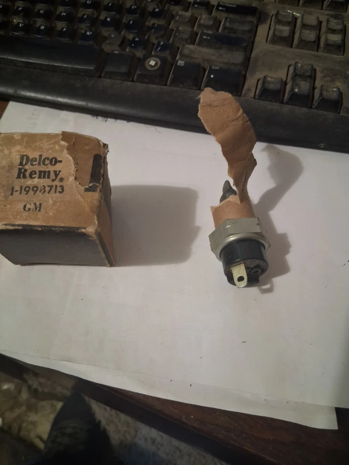 Interruptor de temperatura Chevrolet Corvair 1960 NOS 1998713 Foto 2 de 2